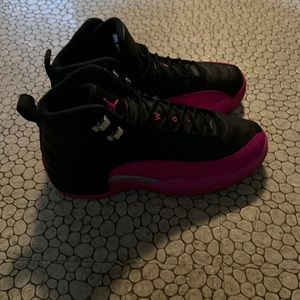 Jordan’s 23 gym shoe black and pink no scuff marks never been worn was a gift